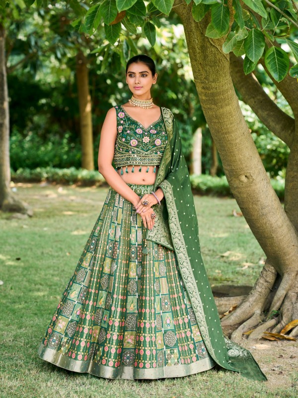 Pure Banarasi Silk Wedding Lehenga in Green Color With Embroidery work